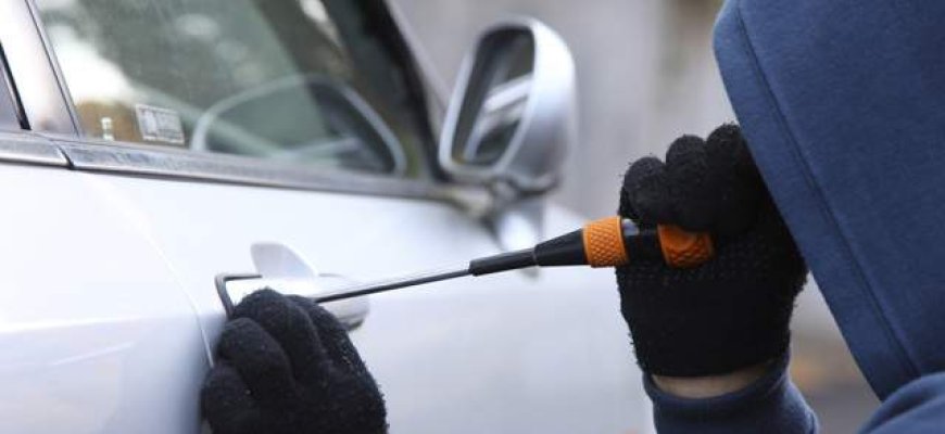 Obelių seniūnijoje iš sodybos kiemo pavogtas automobilis