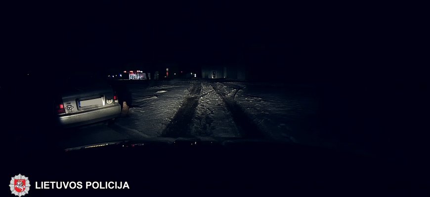 Neblaivus vairuotojas bandė papirkti pareigūnus (video)