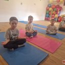 Zefyrinė joga: smagus pavadinimas, žaismingas ir naudingas užsiėmimas 
