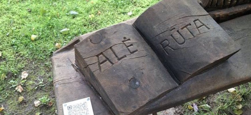 Kamajuose prakalbo skulptūros – suoleliai iškilioms krašto asmenybėms