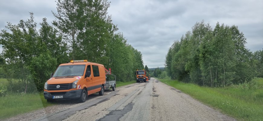 Kelias Rokiškis-Jūžintai paskutinį kartą remontuotas 2017 m. ir tai – tik 2 km ilgio ruožas...