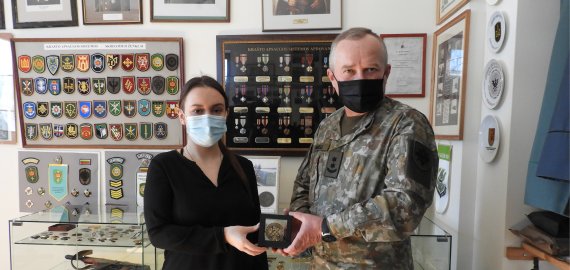 Krašto apsaugos savanorių pajėgų trisdešimtmečio proga – unikalus eksponatas Obelių laisvės kovų istorijos muziejui (video +foto)