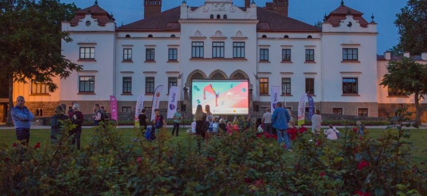 Po Lietuvą keliaujantis „Kino karavanas“ užsuko ir į Rokiškį