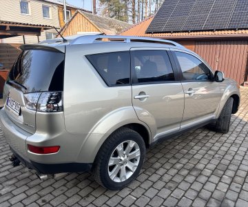 „Mitsubishi Outlander“