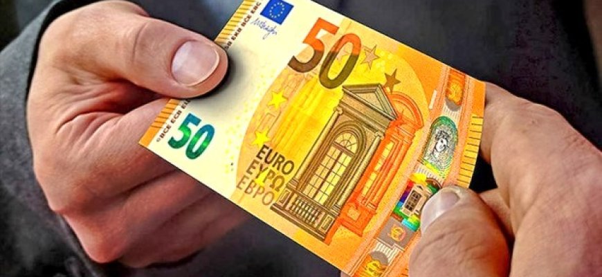 Populiariausias 50 eurų banknotas keičia išvaizdą