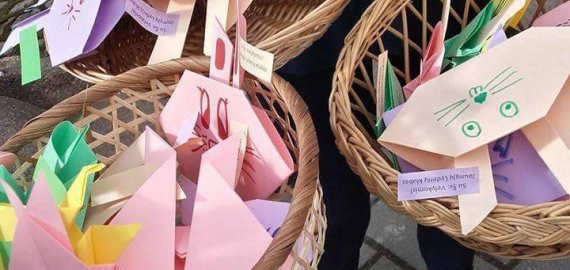 Artėjant Velykoms lyderiukai dovanojo rankų darbo atvirutes