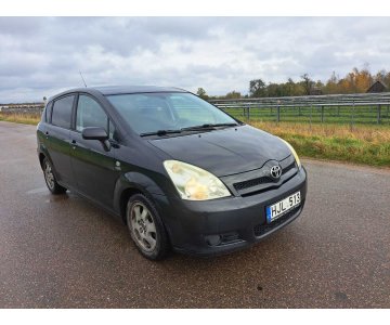 „Toyota Corolla Verso“