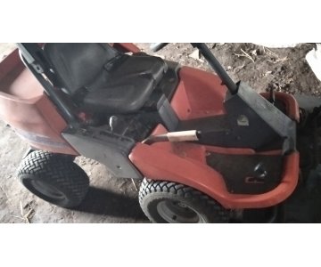 „Husqvarna“ traktoriukas