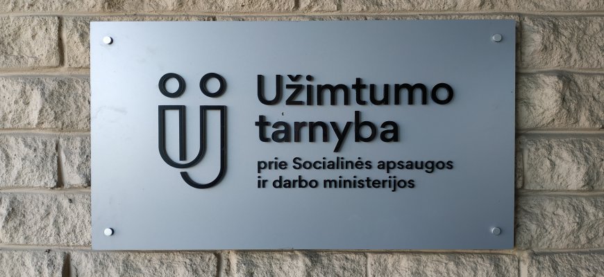 Nedarbo išmokas siūlo keisti premijomis už įsidarbinimą