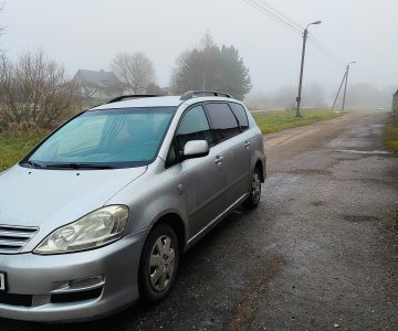 „Toyota Avensis Verso“