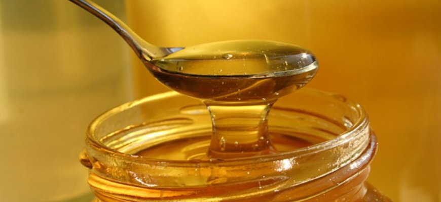 Išsiliejo 300 litrų medaus