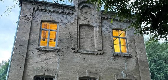 Apleistas dvaras prisikelia naujam gyvenimui – virs kultūros ir meno židiniu