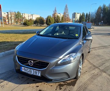 „Volvo V40“