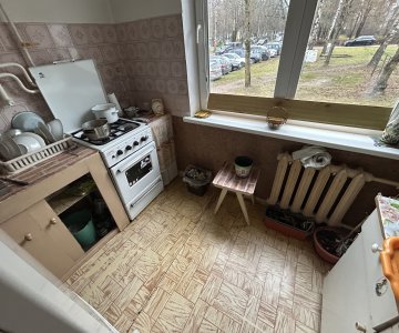 3 kambarių butas pirmame aukšte