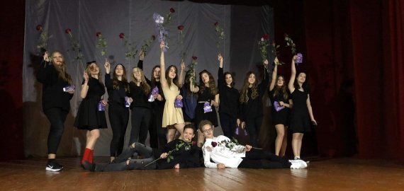 Gruodžio 11 dieną šokių kolektyvas „Jaunimas šoka“ jau antrą kartą parodė savo kūrybos šokių spektaklį „Kur tu, Mariau?“