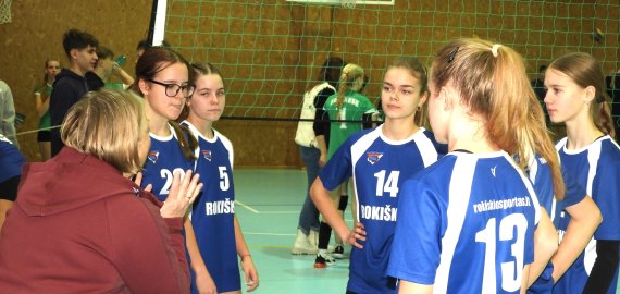 Latvių ir Rokiškio sportininkai išbandė jėgas draugiškose tinklinio varžybose