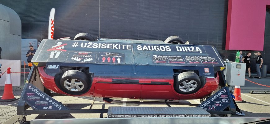 Šį penktadienį Rokiškyje galėsite išbandyti saugos diržų įrenginius, kurie imituoja automobilio susidūrimą ir apsivertimą