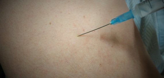 Per du mėnesius registruota 1,2 tūkst. nepageidaujamų reakcijų į vakcinas