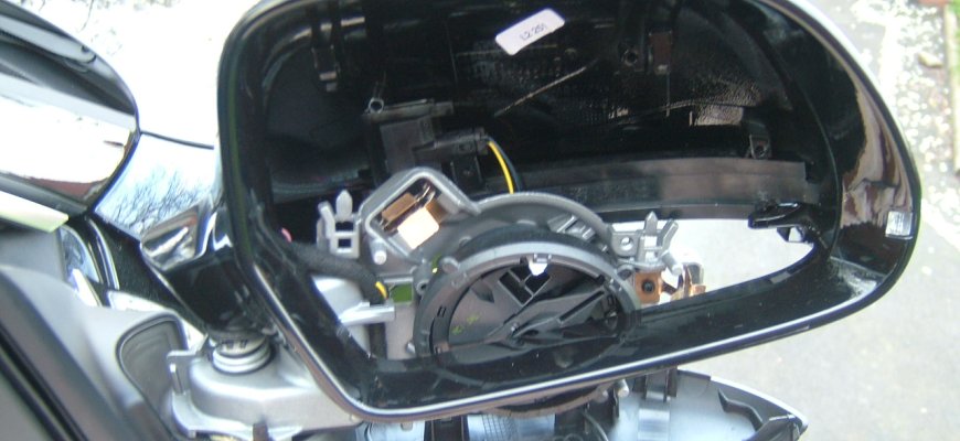 Atėjęs į automobilių aikštelę rado apgadintą automobilį