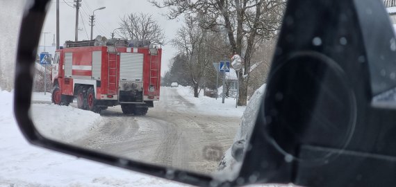 Apsivertė automobilis