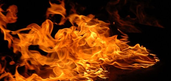 Jaunystės gatvėje degė lengvieji automobiliai