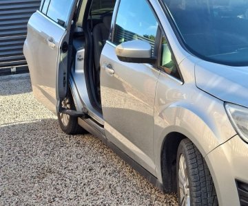 „Ford C MAX Grand“, „Opel Astra“