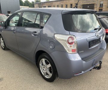 „Toyota Verso“