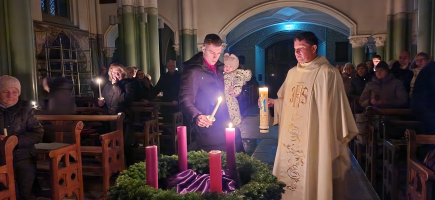 „Rarotų“ Šv. mišiomis prasidėjo Adventas