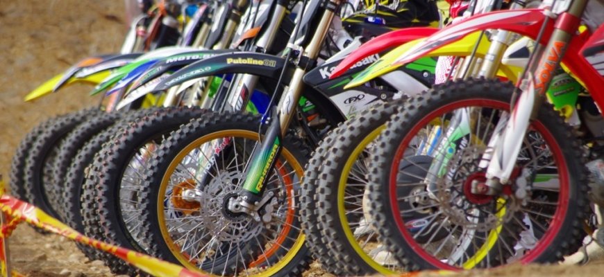 Kviečiame į komandines motokroso varžybas
