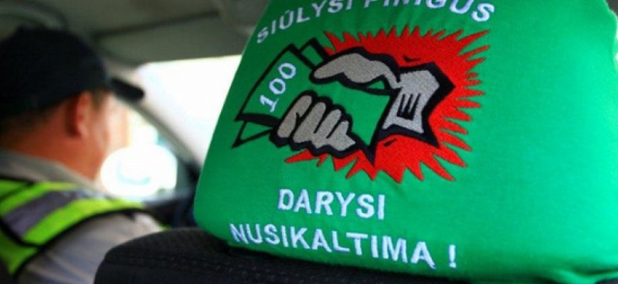 Įvykių suvestinė: bandė papirkti pareigūnus, smurtavo