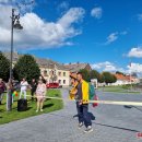 Keliautojas jau namuose: D. Mikalkėnui užkabintas ąžuolo vainikas ir iškeptas kelio formos tortas (foto+video)