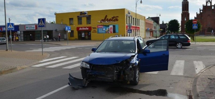 Avarijos Respublikos-Nepriklausomybės gatvių sankryžoje metu nukentėjo policijos pareigūnai