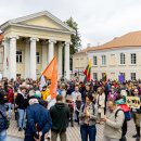Sostinėje vyksta protestas prieš valdančiąją koaliciją: tūkstantinė minia susirinko prie Seimo