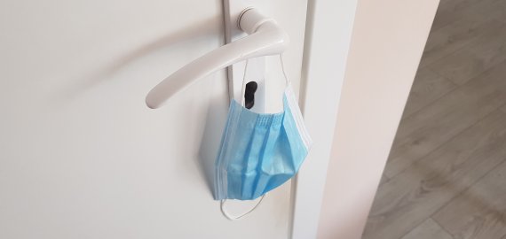 Ministerija primena, ką reikia daryti pajutus COVID-19 ligos simptomus