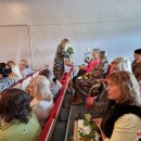 Profesinės šventės proga – padėkos raštais „Gėris rankose“ kolektyvui, gėlės ir smagus koncertas (foto)