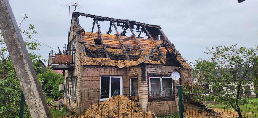 Ugnis sunaikino 92-ejų rokiškietės namus. PAPILDYTA