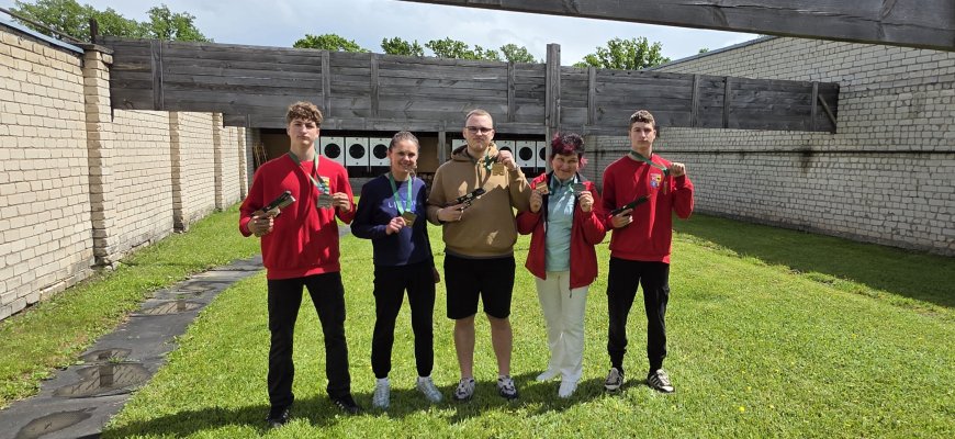 Rokiškio šauliai Lietuvos jaunimo čempionate susižėrė medalius (foto)