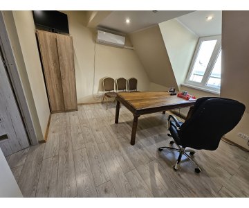 Išnuomojamas kabinetas virš „Pupelės“