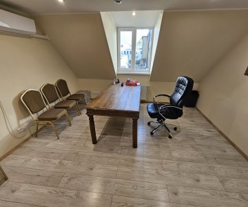 Išnuomojamas kabinetas virš „Pupelės“