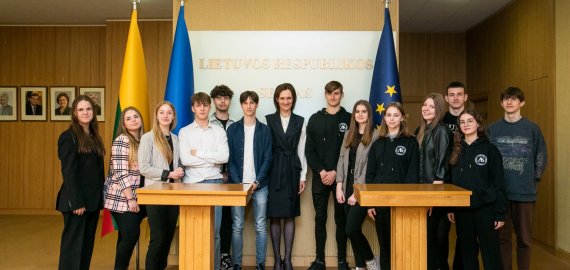 RJOS „Apvalus stalas“ savanorių išvyką į LR Seimą ir LiJOT biurą