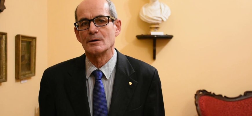 Gimimo dienos proga Petrui Blaževičiui įteiktas... atleidimo lapelis