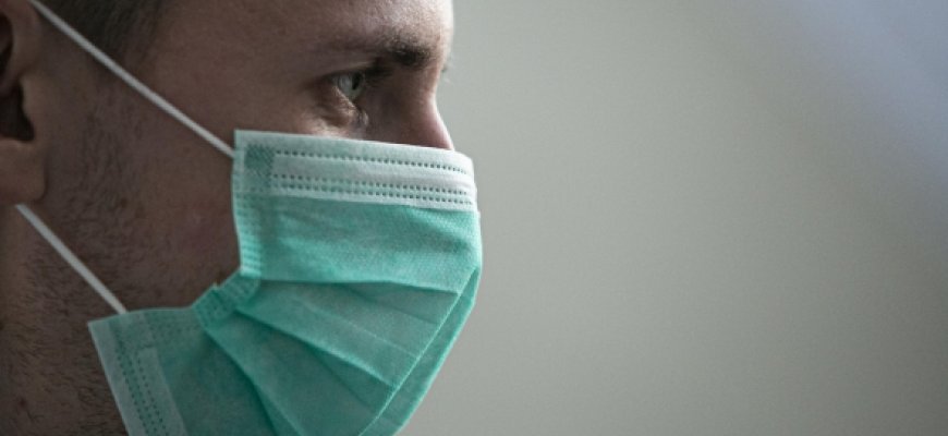 Lietuvos vaistinės skaičiuoja paskutines medicininių kaukių pakuotes