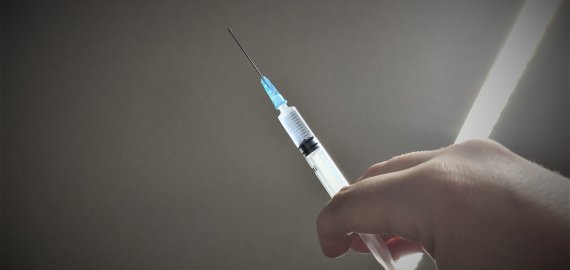 „Johnson & Johnson“ vakciną nuo COVID-19 Europai pradės tiekti balandžio 19-ąją