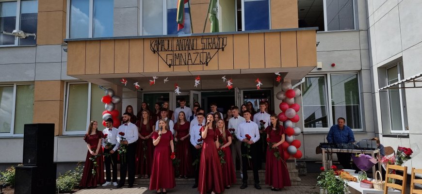 Kamajiškiai išlydėjo pavasarį ir... XXI-ąją abiturientų laidą (foto)