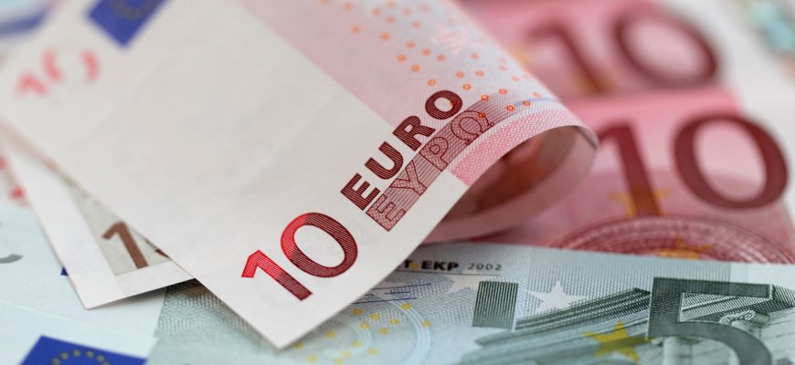 Nuo liepos 1 d. minimali alga sieks 380 eurų