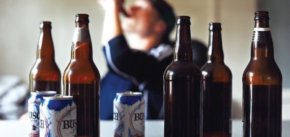 Kovo 25 dieną Rokiškyje alkoholis liejosi laisvai: mušėsi ir vyrai, ir moterys