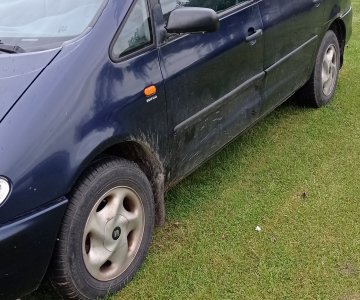 „Seat Alhambra“ dalimis