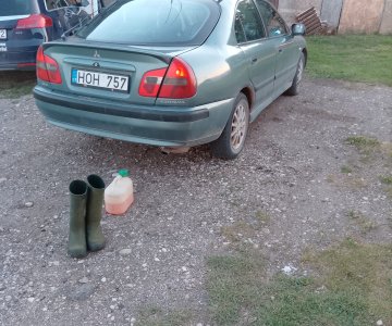 „Mitsubishi Carisma“
