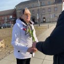 Kovo 8-osios proga „Future Self Group Leaders Rokiškis“ savanoriai pradžiugino Rokiškio bendruomenės moteris