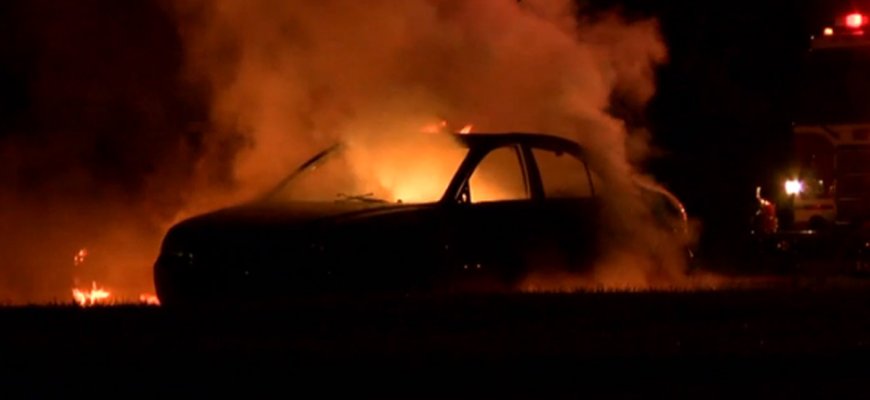 Obeliuose gelbėjimo tarnyba kviesta gesinti automobilio